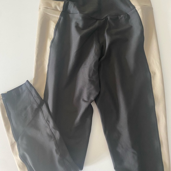 Brand new Large Colorblock 7/8 length abercrombie YPB leggings - Picture 3 of 4